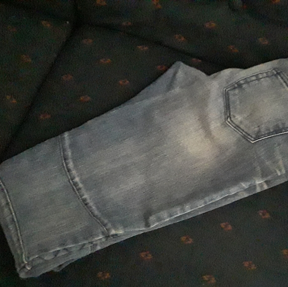 ~Jeans in great condition ~ - Picture 3 of 3